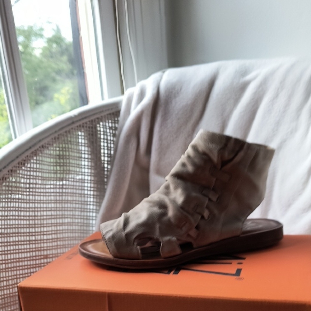 Women's Beige Sandals